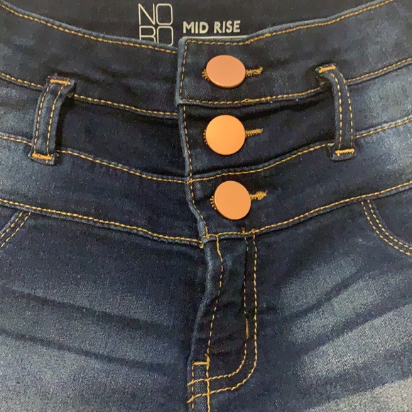 No Boundaries Juniors Stretch Mid-Rise Shorts - Picture 3 of 7